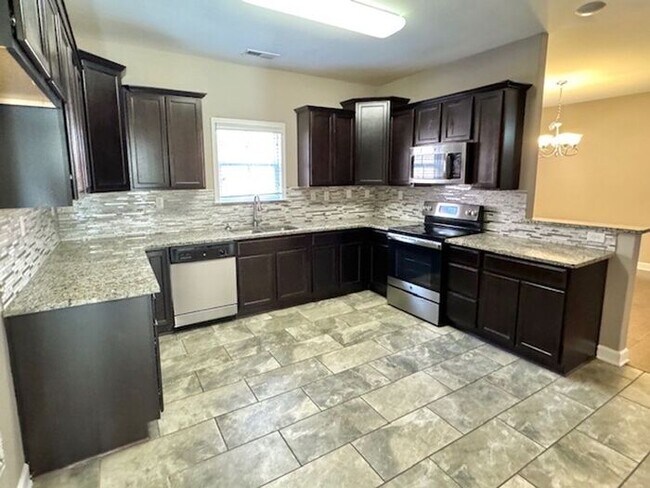 Foto del edificio - Southeast Memphis 4 Bedroom 2.5 Bath Home ...