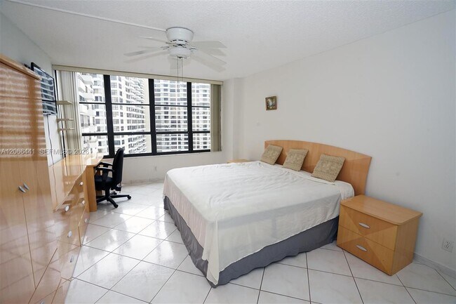 Foto del edificio - 600 Three Islands Boulevard