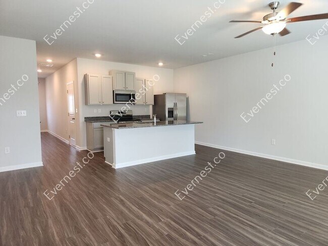 Building Photo - 303 Rolling Green Dr NW