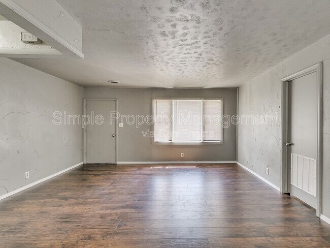 Foto del edificio - 1321 NW 82nd St