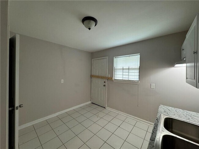 Foto del edificio - 2430 Perry Blvd NW