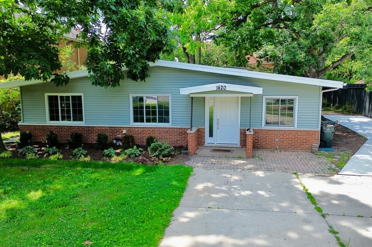 Primary Photo - 1420 Magnolia St