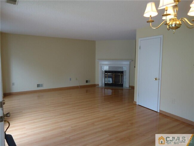 Building Photo - 5 Pembrook Ave