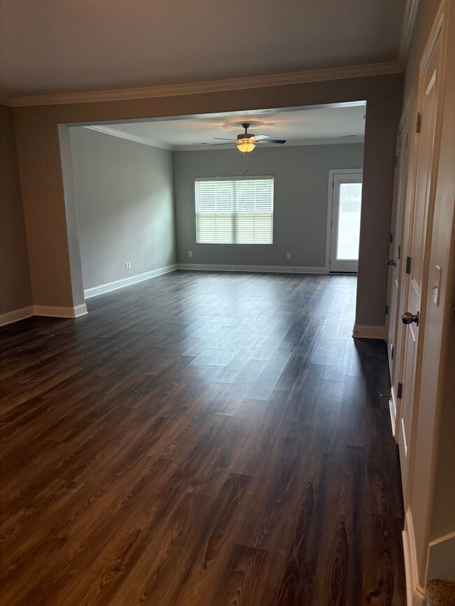 Building Photo - LUXURY TOWNHOME  IN THE CENTER OF MANCHESTER!