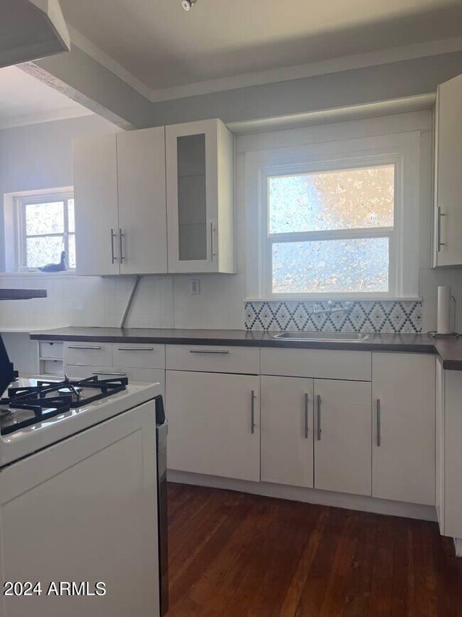Foto del edificio - 2137 W Madison St