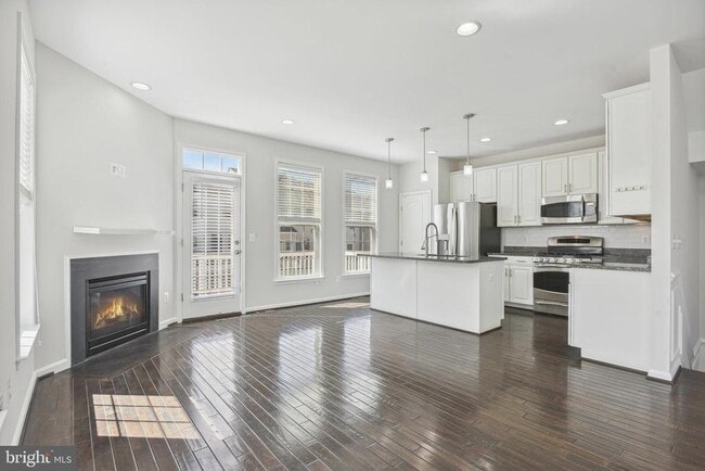 Building Photo - 22652 Gray Falcon Square