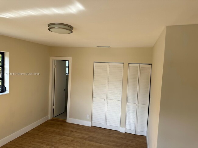 Foto del edificio - 750 S 61st Terrace