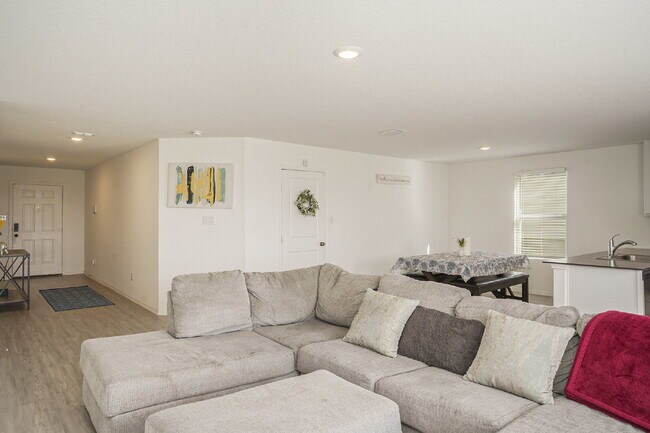 Foto del edificio - **First Month Rent Special**50% Off First Month Rent**Call Today! "Spacious 4-Bed, 3-Bath Gem in ...