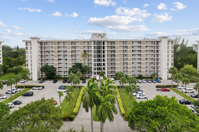 Foto del edificio - 3150 N Palm Aire Dr