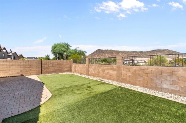 Building Photo - 2212 E Vista Bonita Dr