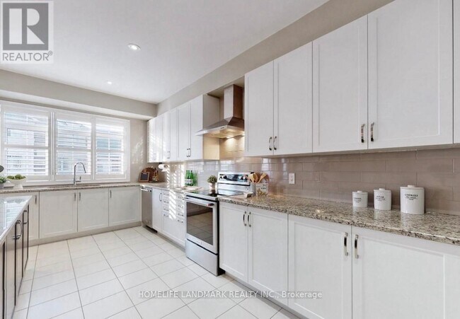 Photo du bâtiment - 114 Puccini Dr