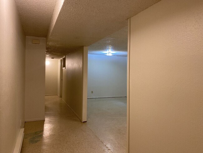 Foto del edificio - STUDENTS WELCOME! Spacious Basement Apartment 2 Bedroom 1 Bathroom West Fort Collins
