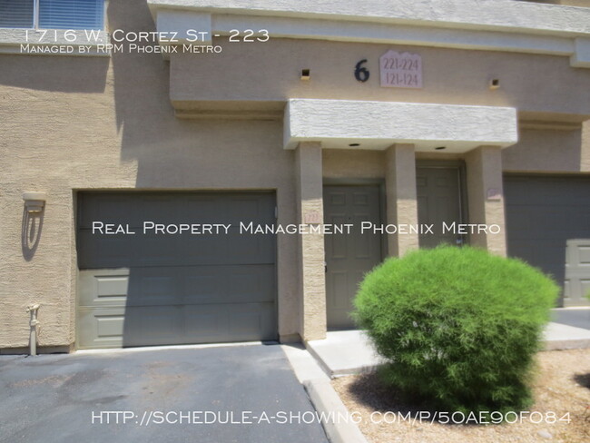 Building Photo - NORTH PHOENIX TOWNHOME IN GATED COMMUNITY!!