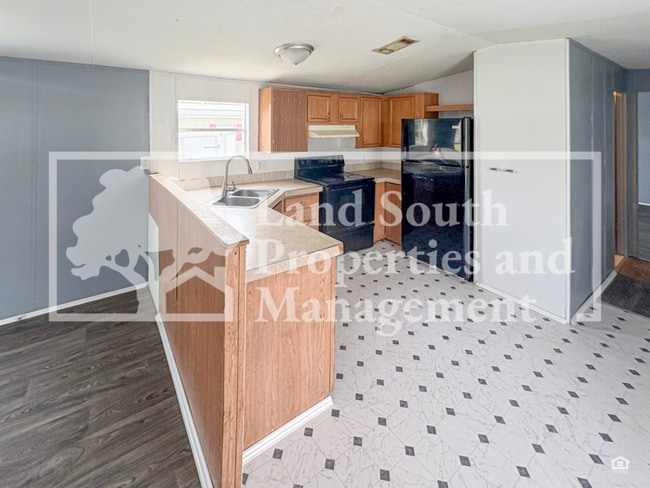 Building Photo - 425 Longfellow Blvd