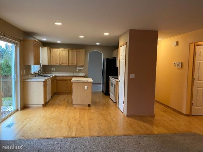 Foto del edificio - 4 br, 2.5 bath House - 7522 56th Pl NE