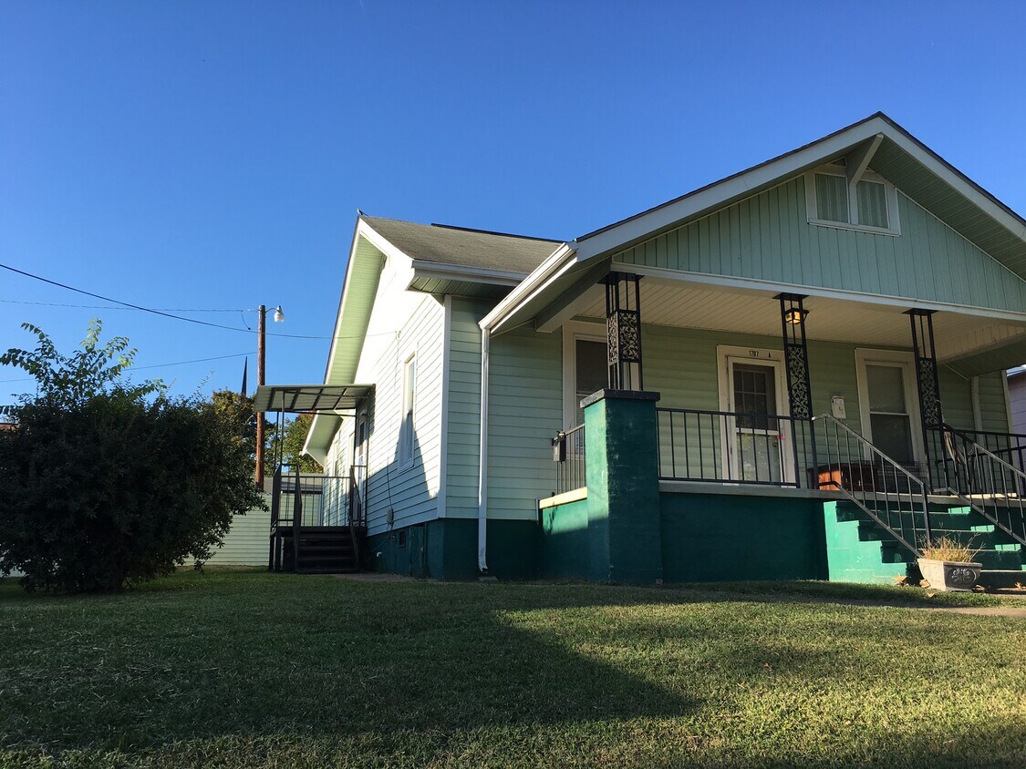 Primary Photo - 1707 Grainger Ave
