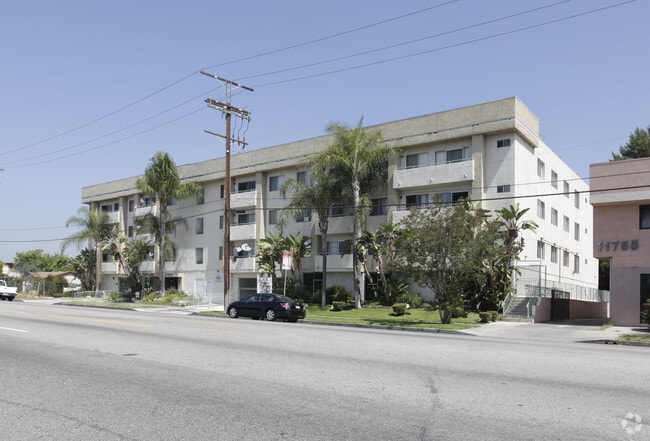 Building Photo - Victory Palms Apartments