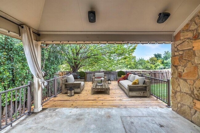 Foto del edificio - 10320 Big Thicket Dr