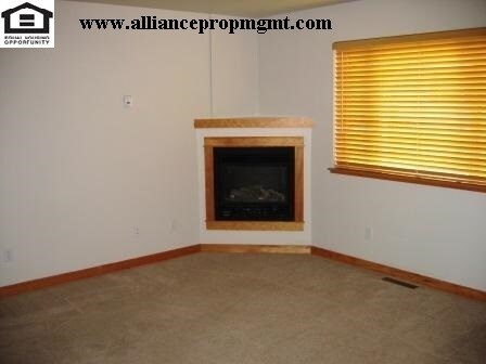 Building Photo - Fantastic, Spacious 3 Bedroom 2 Bath Condo