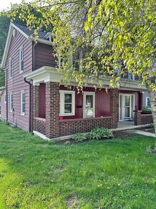 136 S Milwaukee St, Plymouth, WI 53073 Townhome Rentals in Plymouth