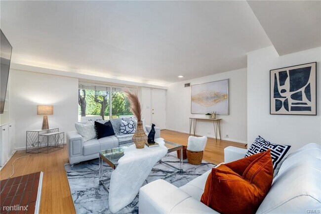 Foto del edificio - 4 br, 3 bath House - 2620 Huntington Dr
