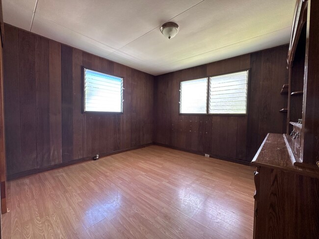 Building Photo - 1581 Pahulu St