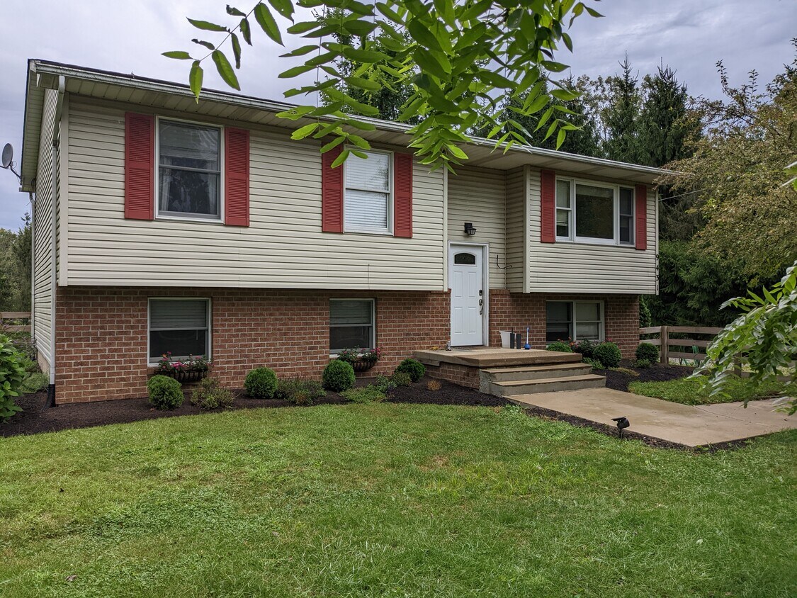 Primary Photo - 9431 Kilbourne Rd