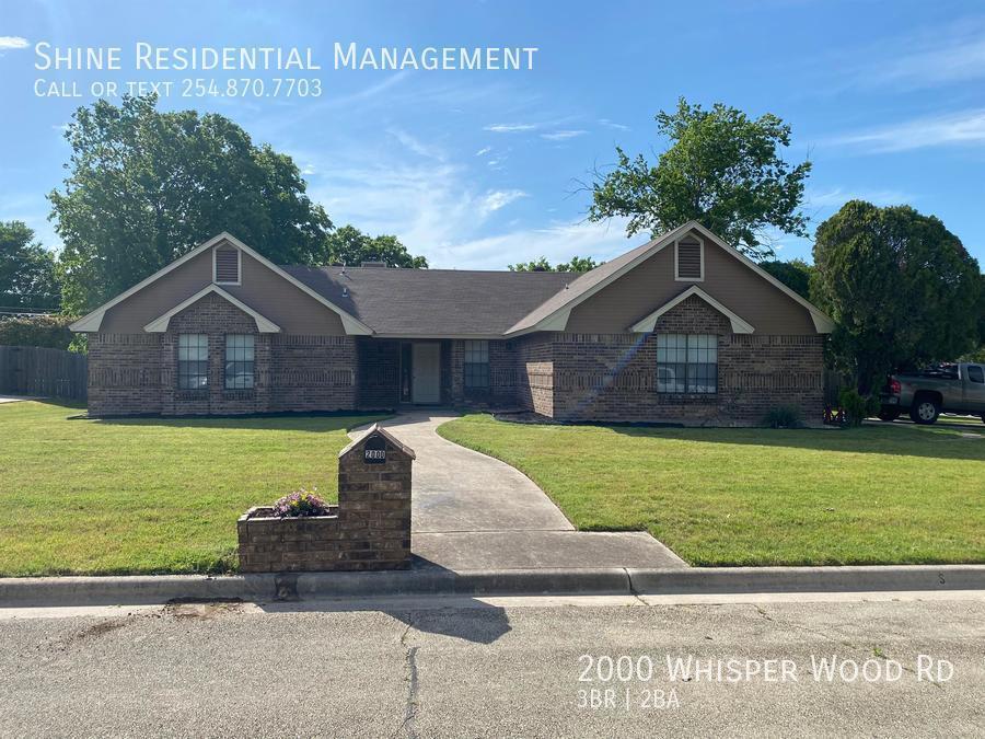 Foto principal - 2000 Whisper Wood Rd