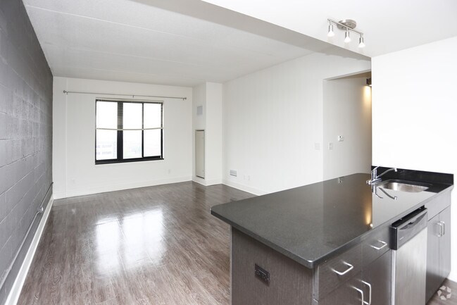1HAB, 1BA - 600 ft² - St. Regis House Apartments