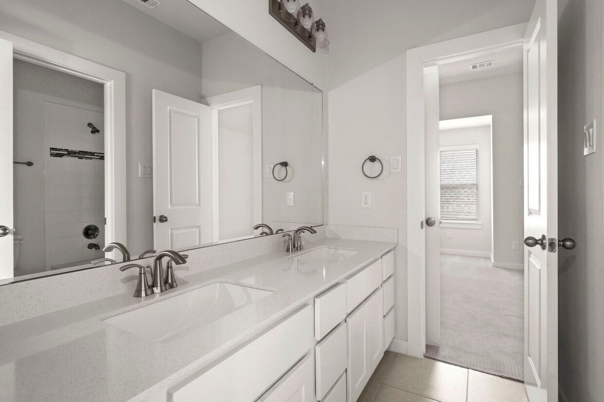 Building Photo - 16826 Beechwood Forest Way