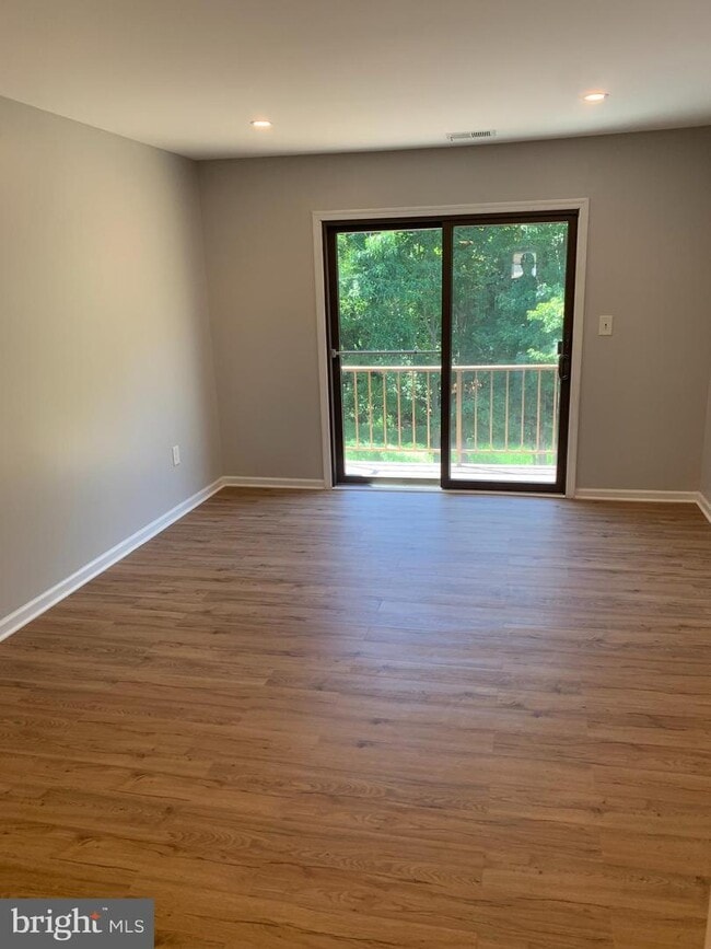 Building Photo - 1013 Silver Ct