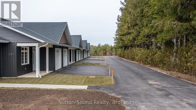 Photo du bâtiment - 202 Queen St W