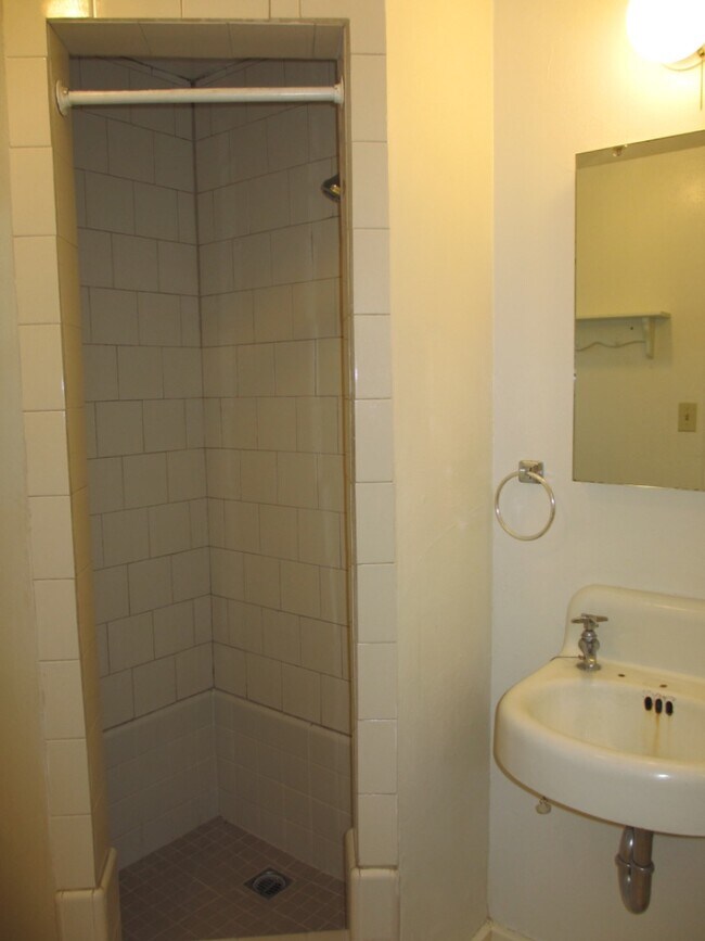 Foto del edificio - 512 W 3rd St