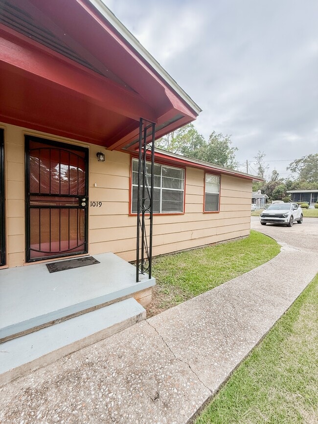 Photo - 1019 Griffin St House