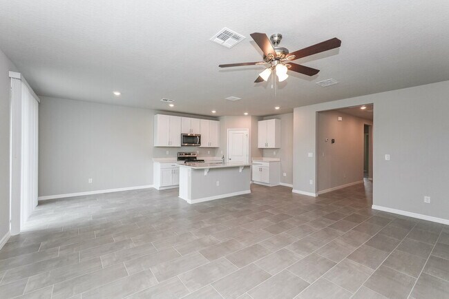 Building Photo - 38981 Harlow Rose Dr