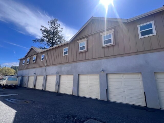 Building Photo - 500 Granite Hill Ct