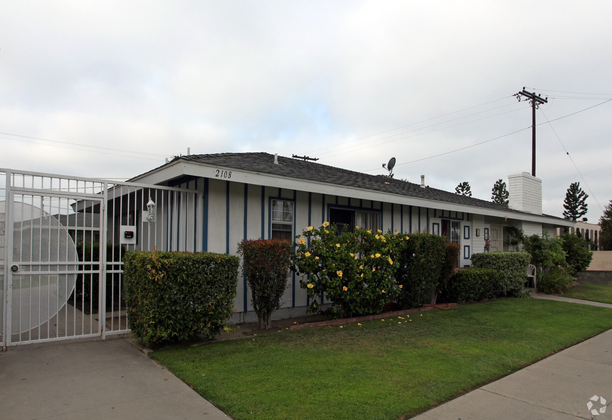 Primary Photo - 2108 E Almont Ave