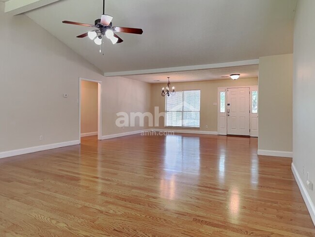 Foto del edificio - 721 Mize Farm Ct