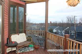 Building Photo - 53 Lawn St