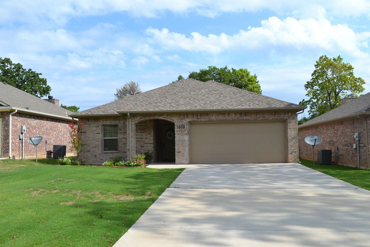Foto principal - House For Lease in Denison -- 3 Bed/2 Bath