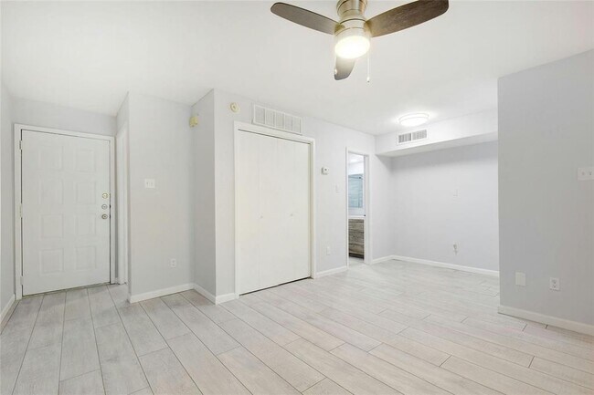 Foto del edificio - 1840 Burton Dr