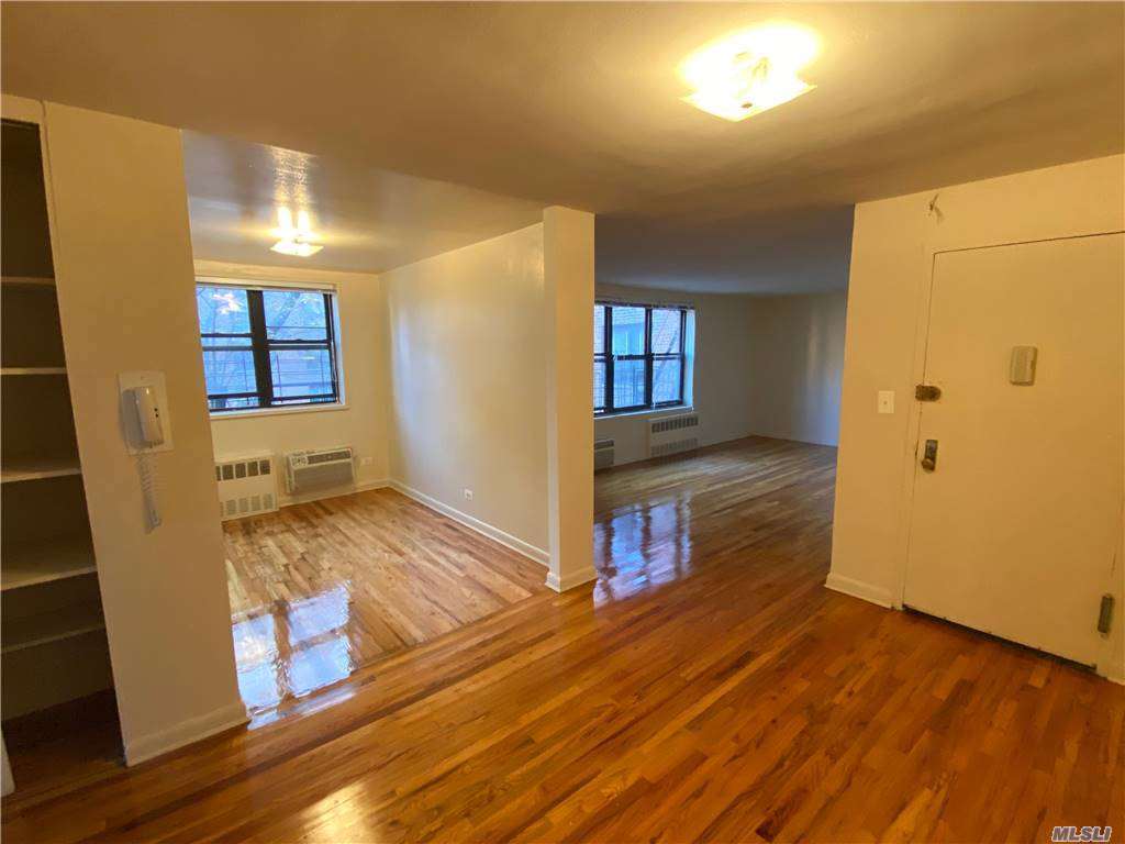 Foto principal - 66-25 103rd St