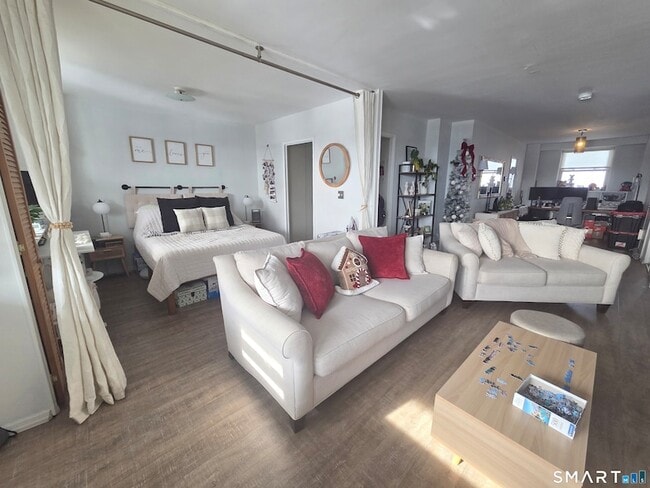 Building Photo - 444 Bedford St