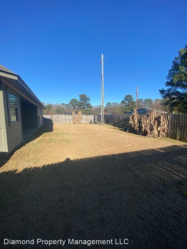 Building Photo - 3 br, 2 bath House - 139 Lola Circle
