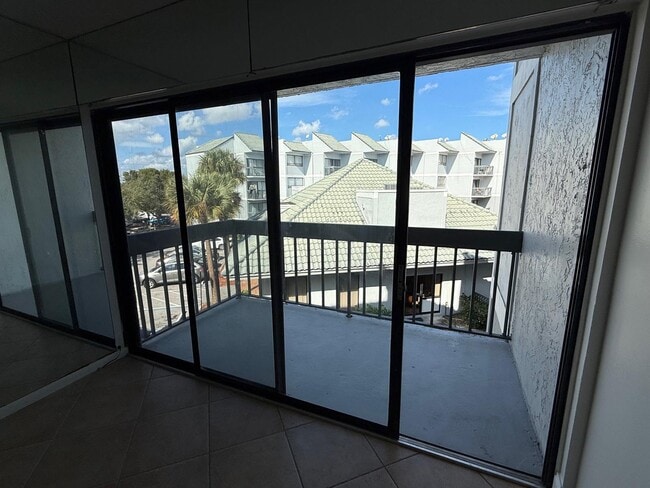 Building Photo - 1850 N Congress Ave