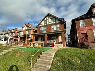 Building Photo - 1616-1618-1618 Summit St
