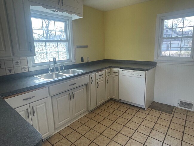 Building Photo - Rare robbinsdale home for lease