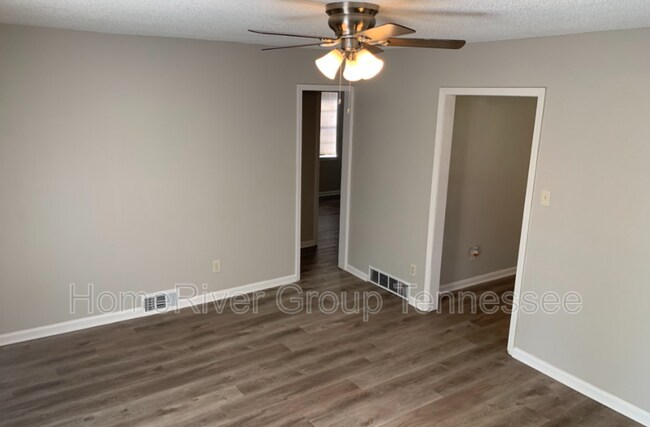 Building Photo - 8453 Southaven Cir W