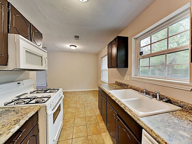 Building Photo - No App Fee