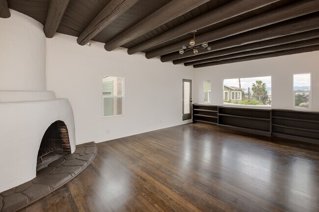 Foto del edificio - 1551 Murray Dr